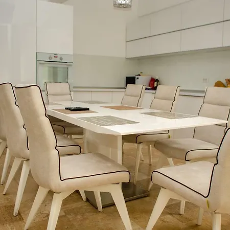 Penthouse Premium Mamaia Nord * ナボダリ