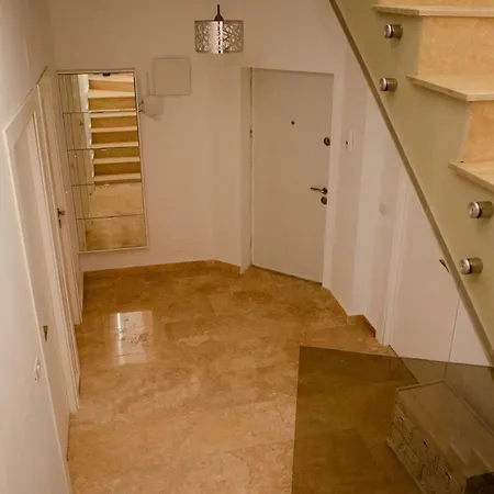 Penthouse Premium Mamaia Nord ナボダリ