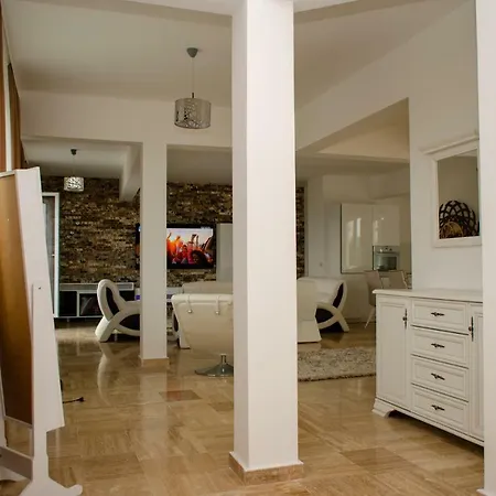 Penthouse Premium Mamaia Nord ナボダリ