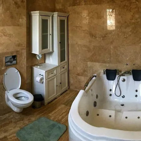 Penthouse Premium Mamaia Nord アパート ナボダリ