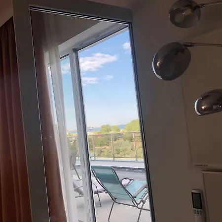 Penthouse Premium Mamaia Nord アパート ナボダリ