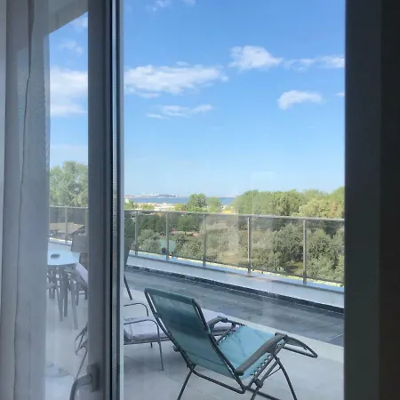 Penthouse Premium Mamaia Nord * ナボダリ
